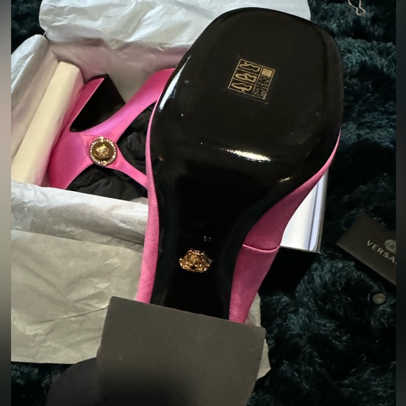 Versace Medusa Heels NWT *Sold Out Online* - Picture 7 of 11